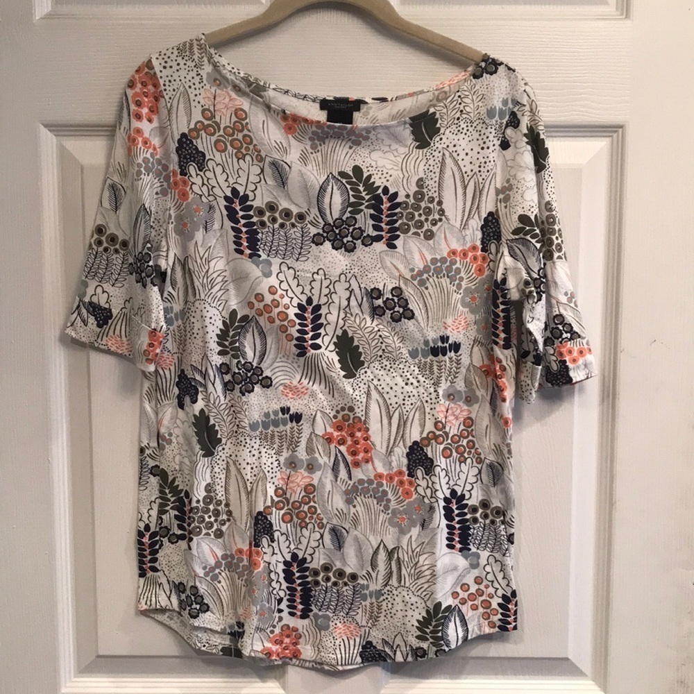 Ann Taylor Factory brand size XS pullover short sleeve knit top- NWT